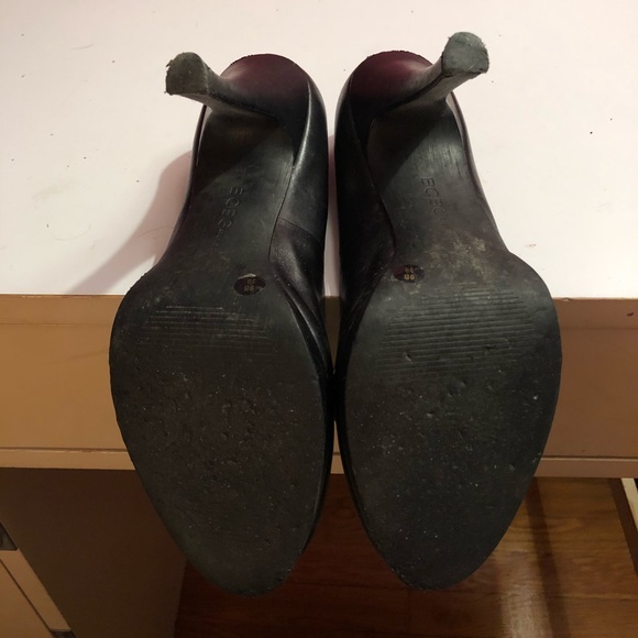 BCBG black heels - Picture 2 of 3